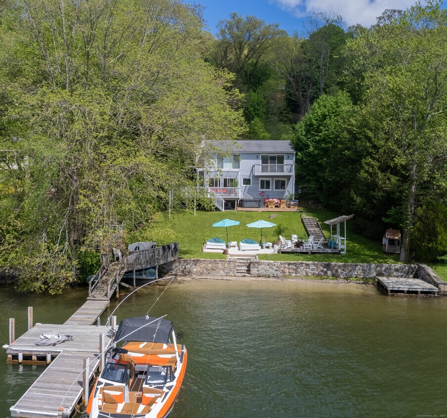 Foto principal - 18 Candlewood Springs Road