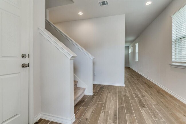 Building Photo - 7607 Elk Grove Path