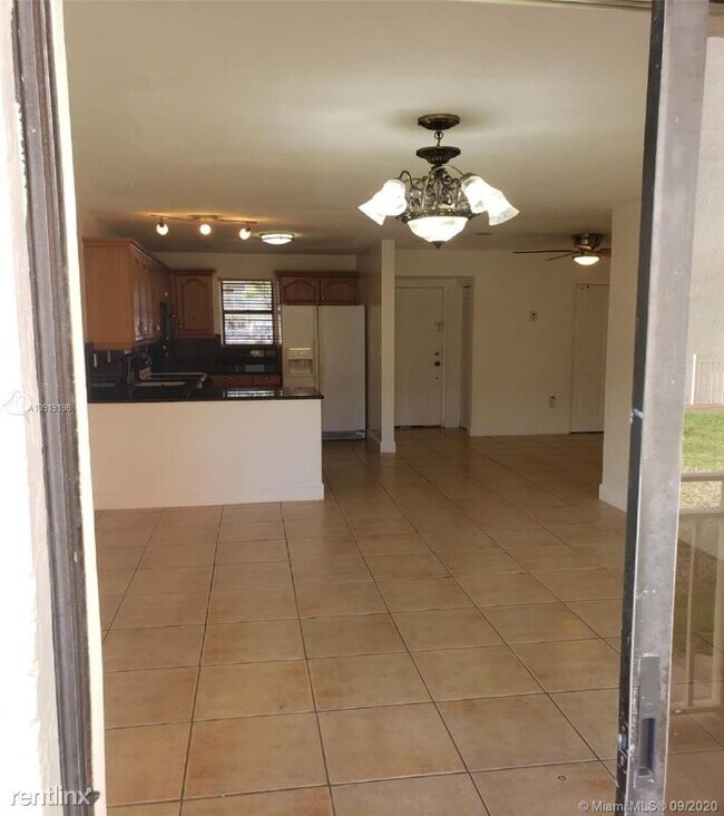 Foto del edificio - 8425 NW 8th St