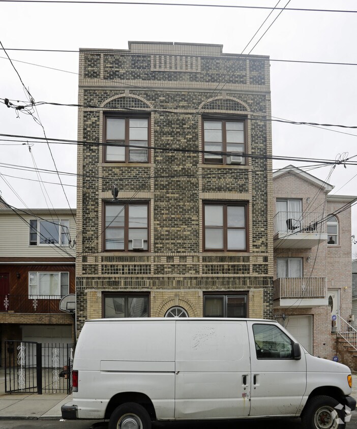 Foto del edificio - 69 Webster Ave