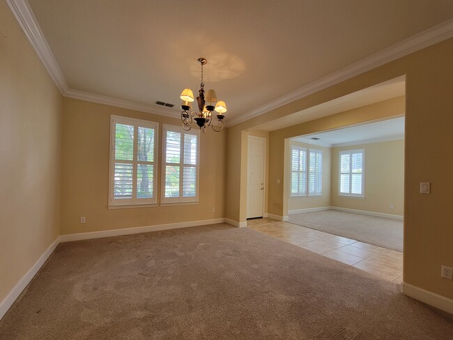 Building Photo - 7014 Hearst Dr