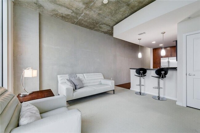 Building Photo - 360 Nueces St
