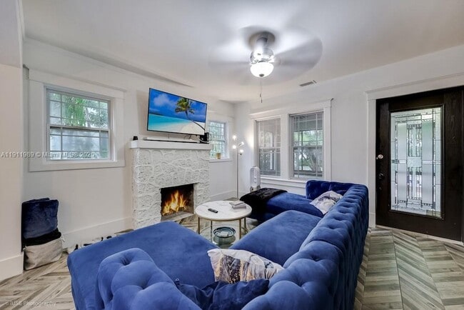 Building Photo - 46 NE 43rd St