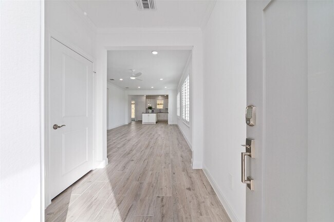 Foto del edificio - 14435 Gdn Grv Ct