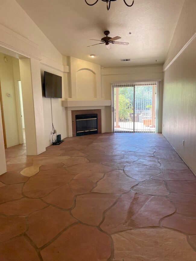 Building Photo - 2 Bdrm/ 1 Ba Townhouse in Nephente