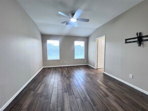 Building Photo - 11750 Pinemeade Ln