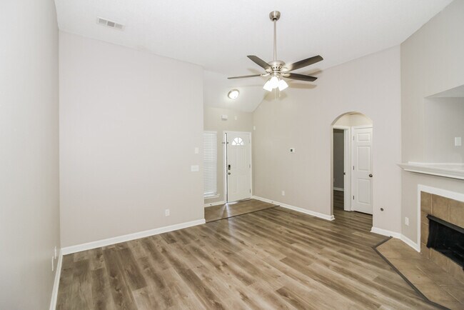 Foto del edificio - 5675 Mandy Smith Ln