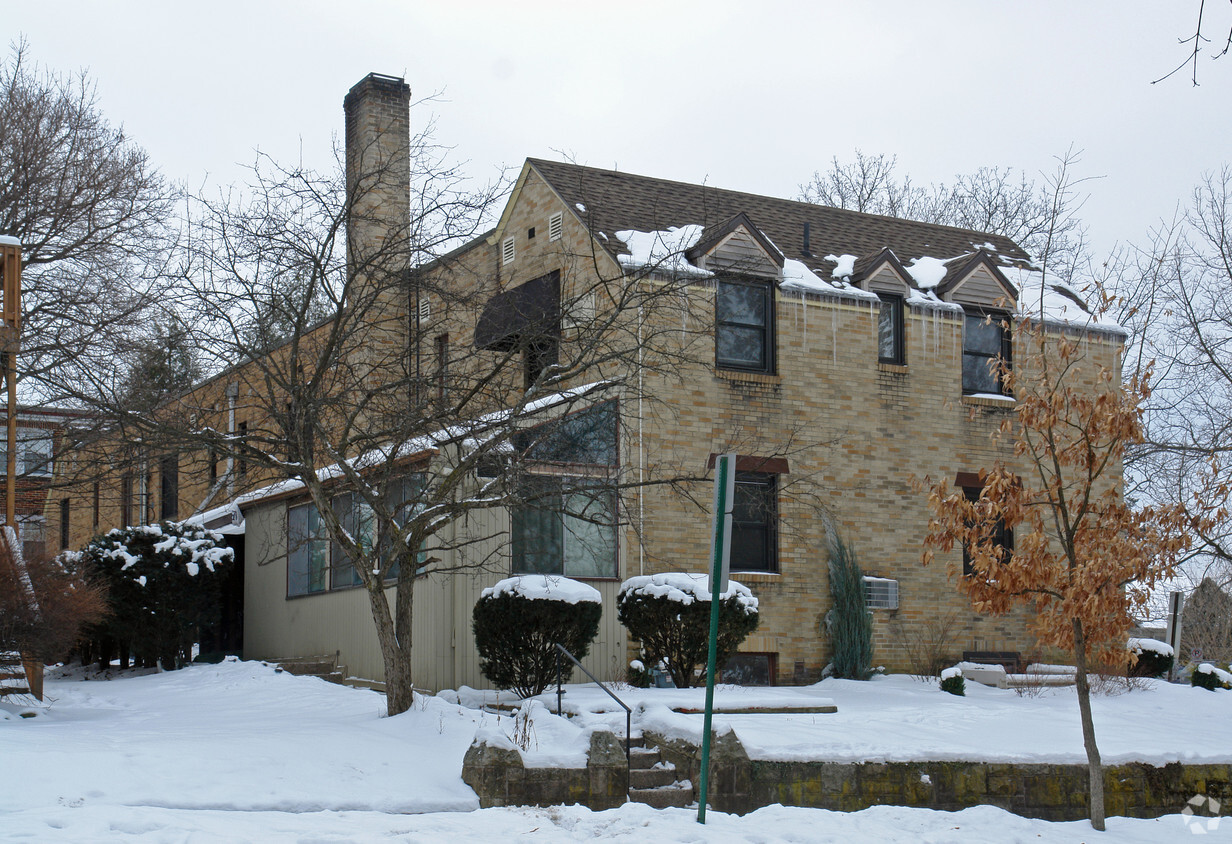 Building Photo - 306-314 W Nittany Ave