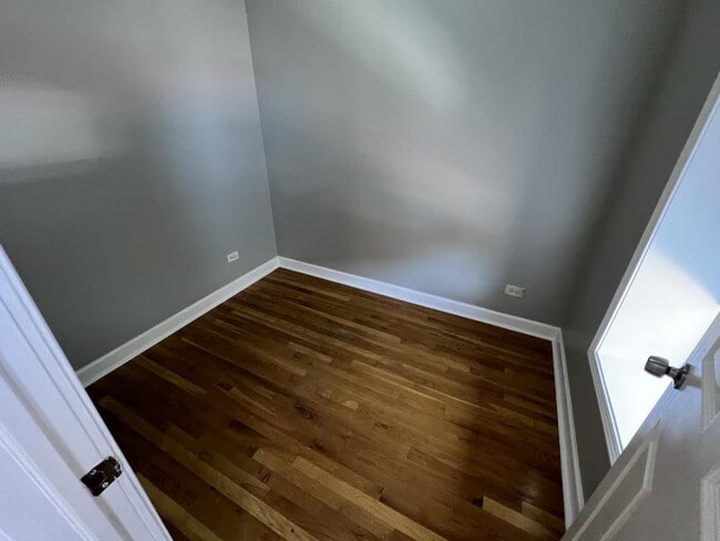Building Photo - 3 bedroom in Chicago IL 60622