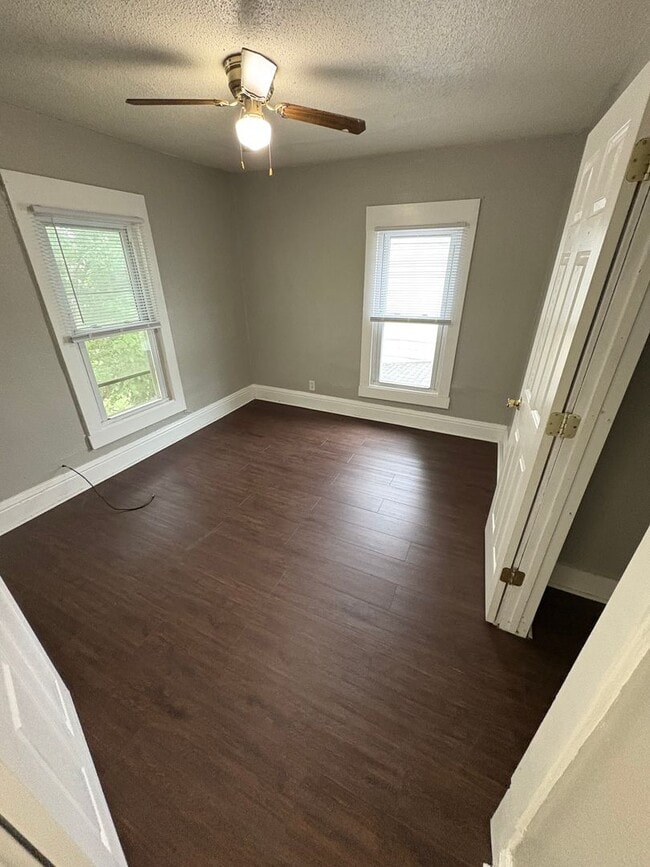 Building Photo - 3 Bedroom 1 Bathroom Single Family Home