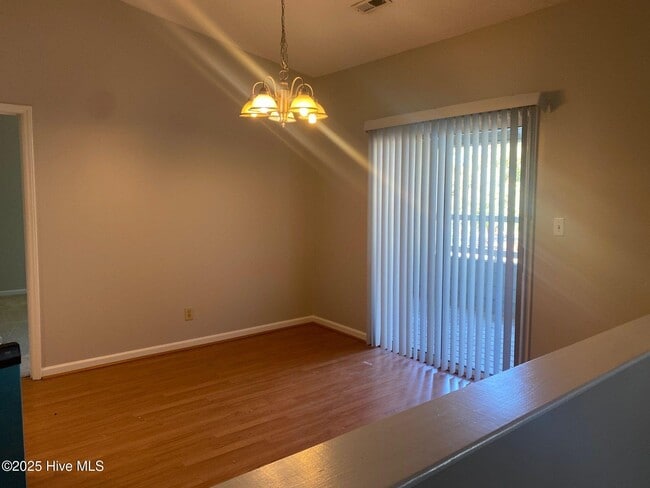 Building Photo - 103 Breezewood Dr