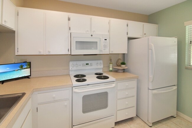 Building Photo - Venice Seasonal Condo in Plantation Golf and Country Club