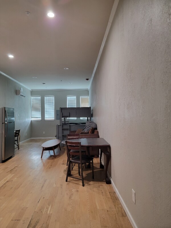 Building Photo - 2714 E 15th St