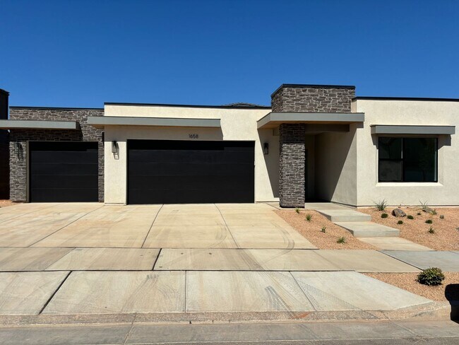 Foto del edificio - Brand New in Long Valley!  HUGE GARAGE!!!