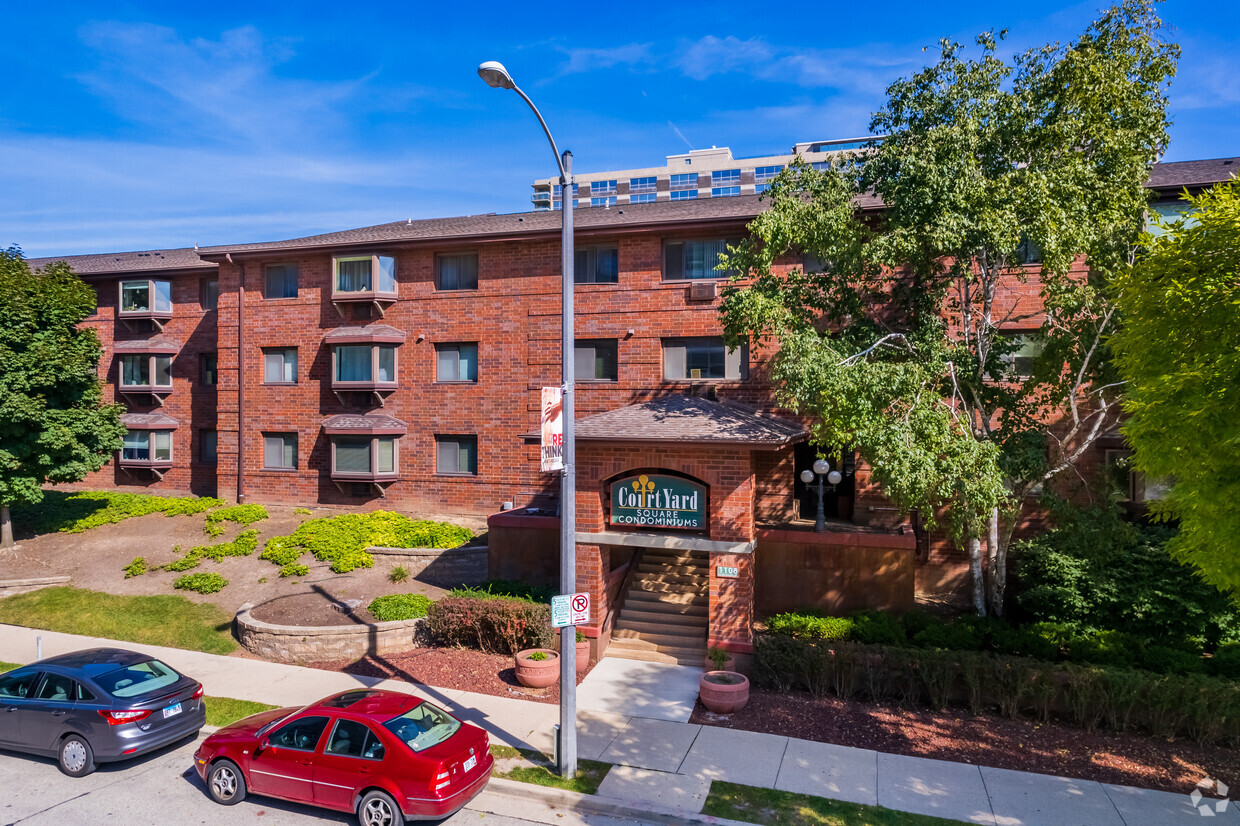 Primary Photo - Courtyard Square Condominums