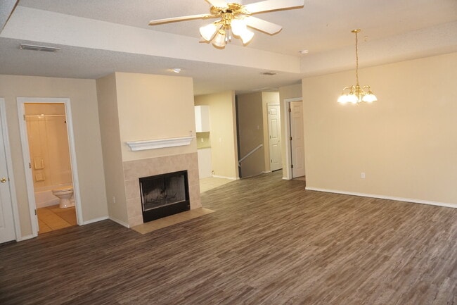 Building Photo - Beautiful Duplex with a Basement!