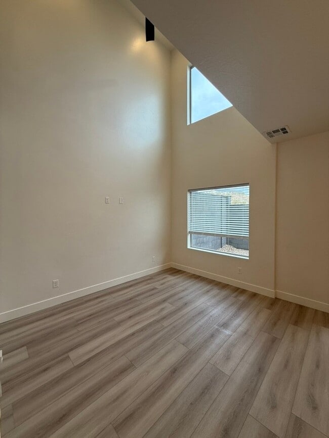 Building Photo - 276 S 1930 W