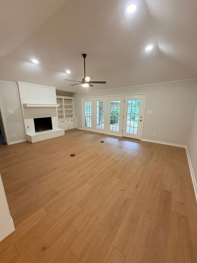 Building Photo - Gorgeous 4 Bedroom Home in Ellerbe Woods