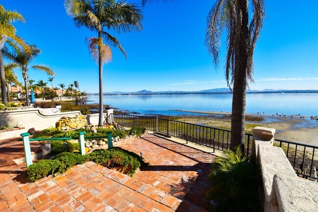 Foto del edificio - Townhouse with Bay Views!