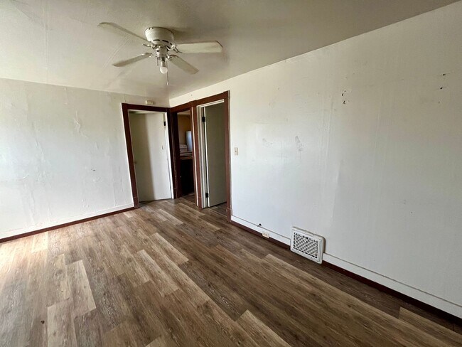 Building Photo - 1305 Merrill Ave