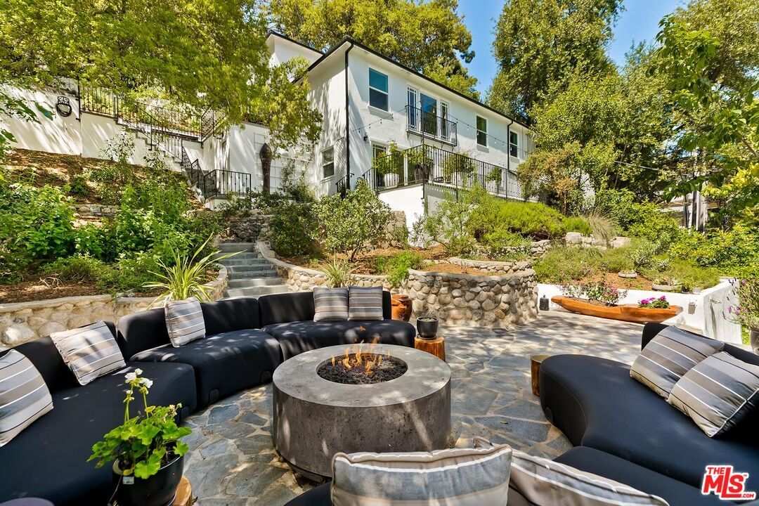 Primary Photo - 2345 Nichols Canyon Rd