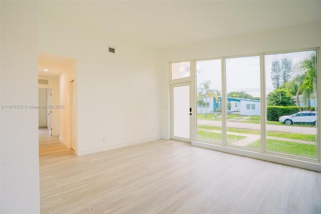 Foto del edificio - 8251 SW 30th St