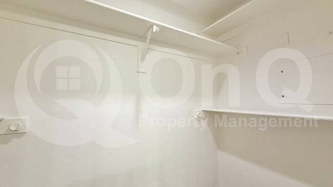 Foto del edificio - 2134 E Broadway Rd