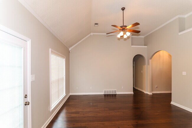Building Photo - 9921 Greenalder Cove N