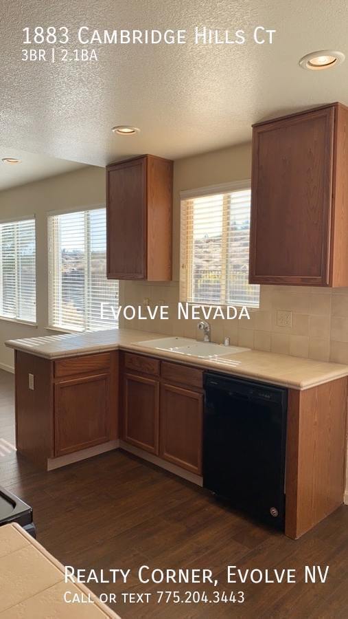 Building Photo - Beautiful 3 Bed, 2.5 Bath Home in Northwes...
