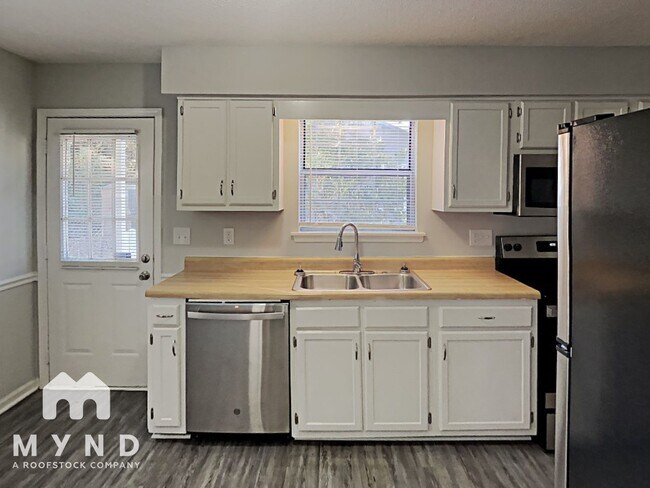 Foto del edificio - 915 Horton Rd