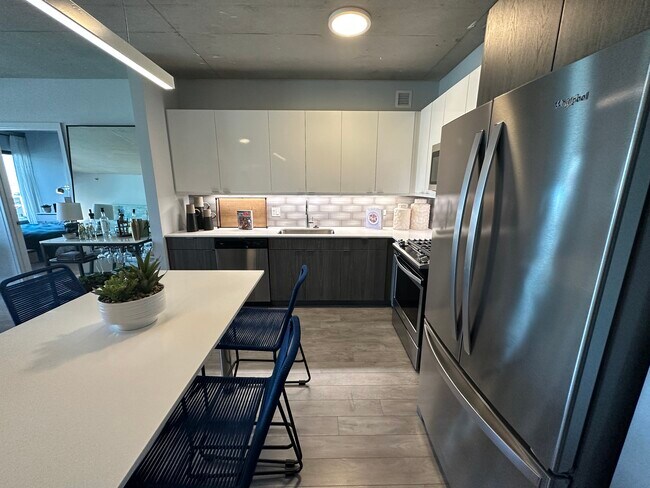 Foto del edificio - 835 W Addison St