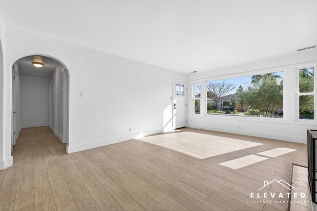 Building Photo - 45 Payran St