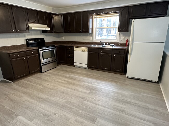 Kitchen - 11 S Hollow Dr