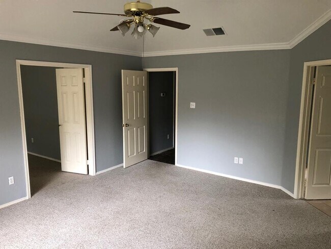Building Photo - 1808 Willow Creek