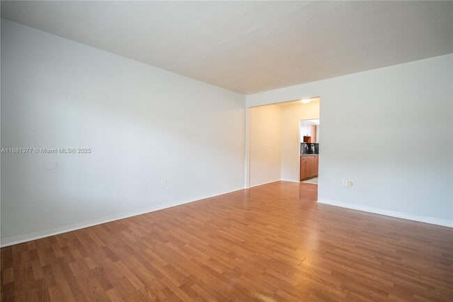 Foto del edificio - 7315 Harding Ave