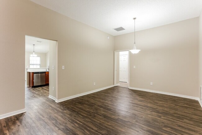 Foto del edificio - 7524 Westland Oaks Dr