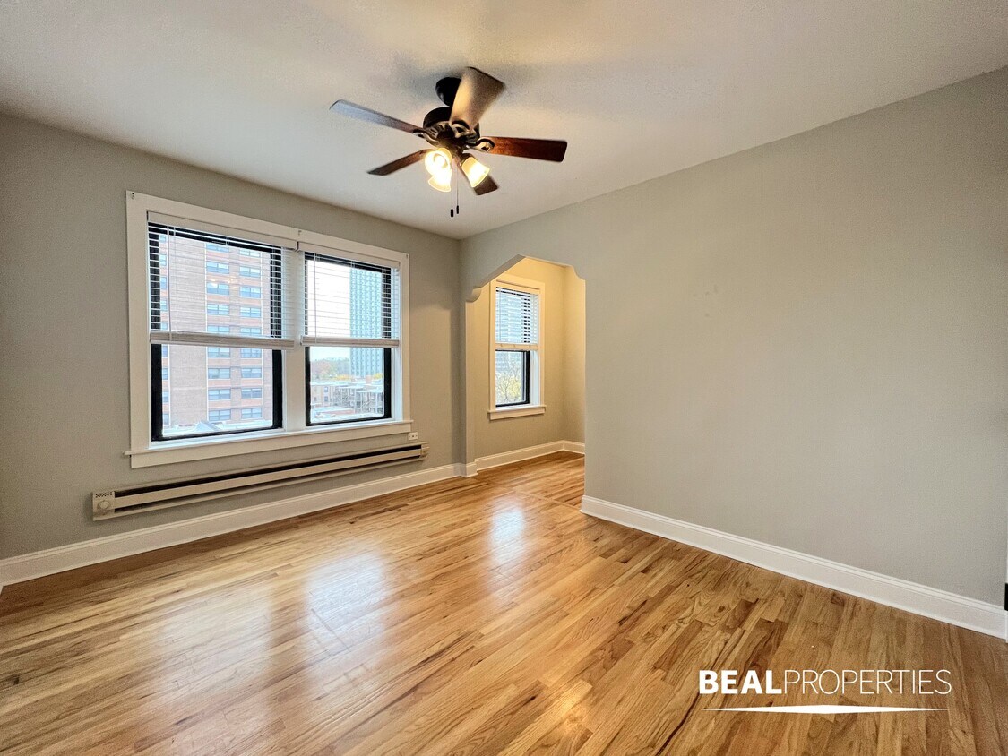 Photo - 612 W Patterson Ave (Chicago, IL)