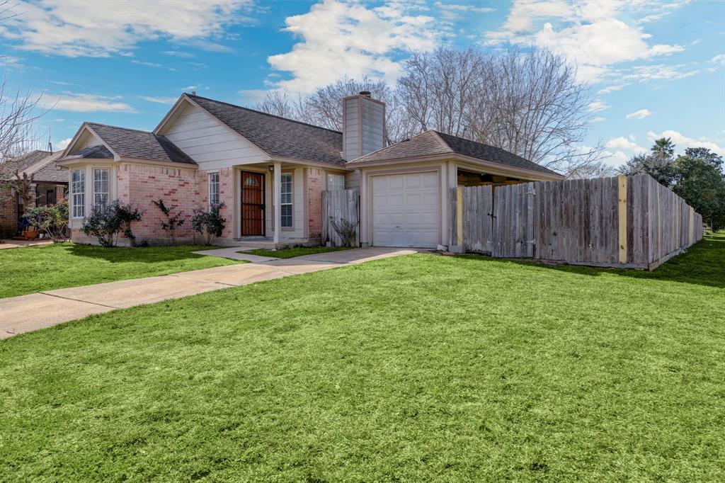 Foto principal - 15102 Jordan Oaks St
