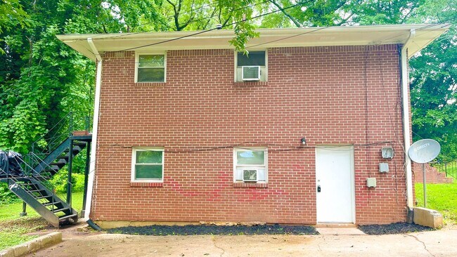 Building Photo - 2744 Miles Cir