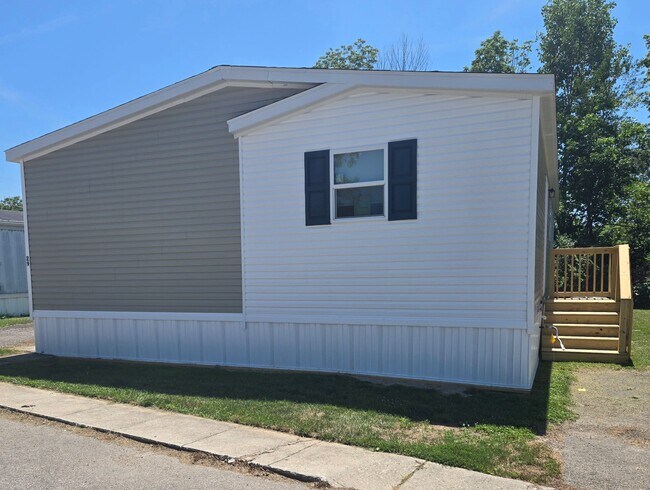 Foto del edificio - 2121 Panhandle Rd