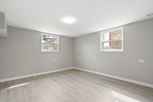 Building Photo - 8048 S Avalon Ave