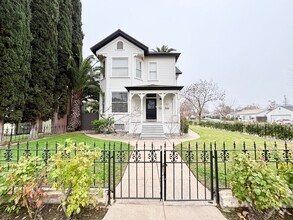 Building Photo - 360-362 W 22nd St