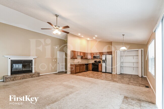 Foto del edificio - 7427 Cobblestone W Dr