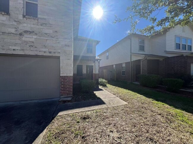 Foto del edificio - Spacious 4-Bedroom Family Home with Open F...