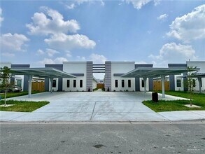 Building Photo - 11 W Driftwood St