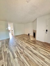 Building Photo - 8910 Fox Dr