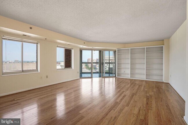 Foto del edificio - 2121 Jamieson Ave