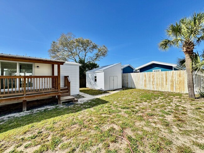 Foto del edificio - Recently Renovated 2 Bedroom / 2 bathroom ...