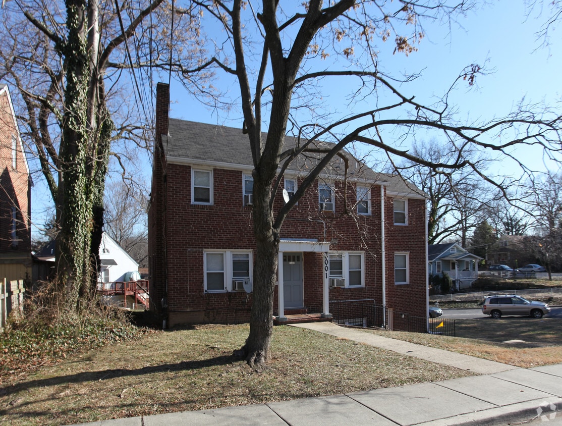 Building Photo - 8001 Greenwood Ave