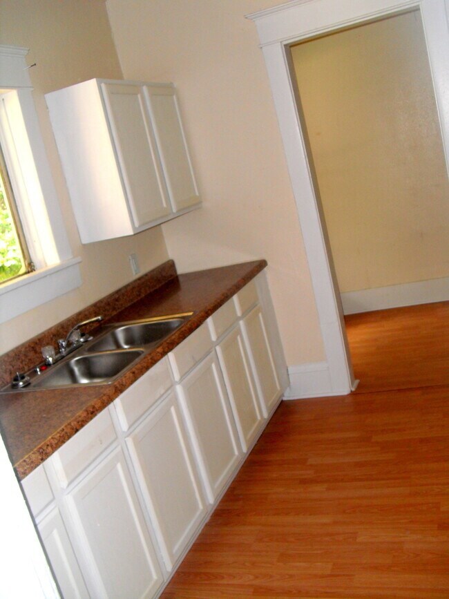 Building Photo - 211 S Cornelia Ave